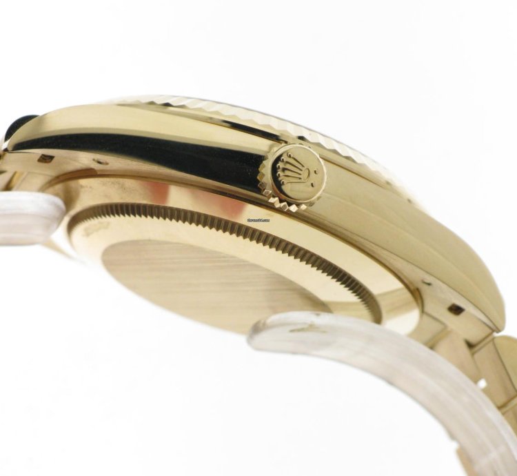 Rolex Day-date 40 Silver Diagonal Index Dial 228238