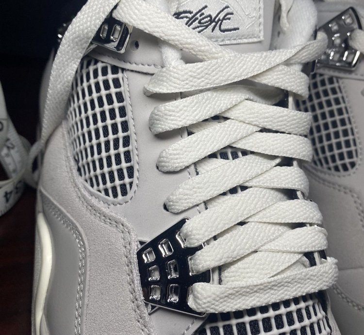 Jordan 4 Frozen Moments