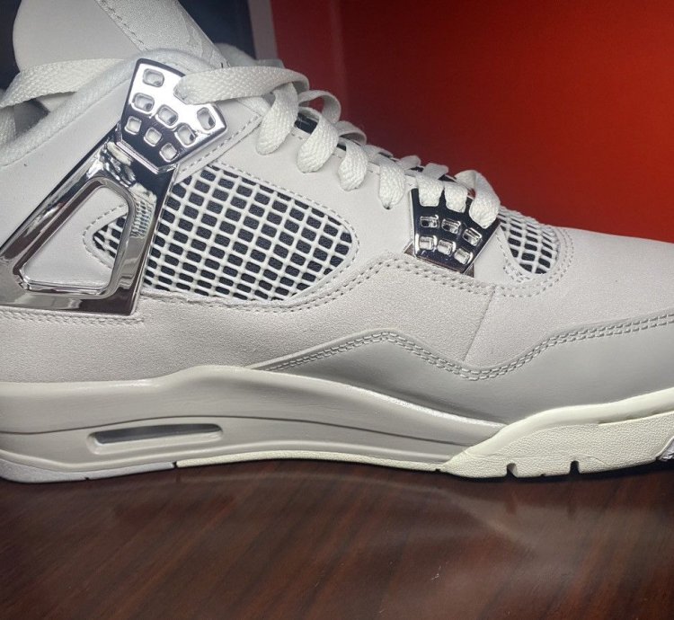 Jordan 4 Frozen Moments