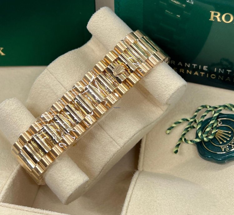 Rolex Day-date 40 Silver Roman 228238 New Unworn 2023 Full Set Box And Paper