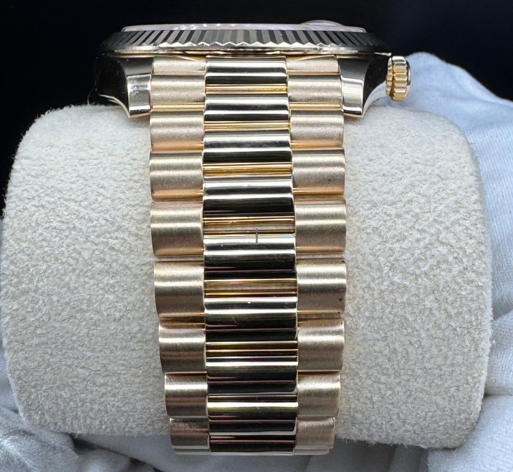 Rolex Day-date 40 Silver Roman Dial Unworn