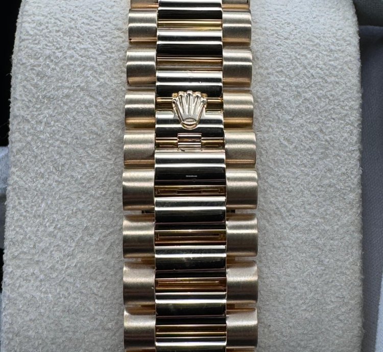 Rolex Day-date 40 Silver Roman Dial Unworn