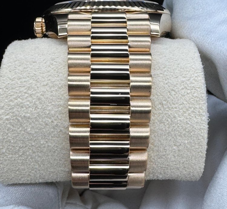 Rolex Day-date 40 Silver Roman Dial Unworn