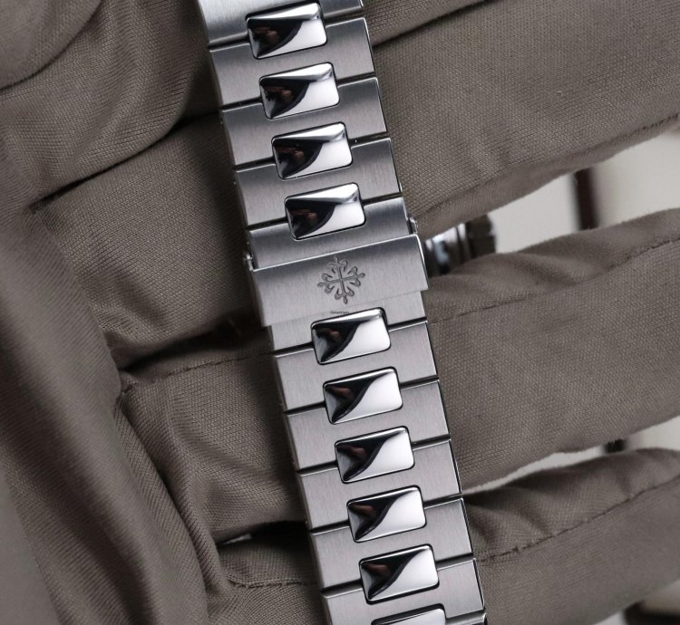 Patek Philippe Nautilus Serviced Complete Set Grey Dial Gradient 40 5mm Steel Bracelet Chronograph 5980