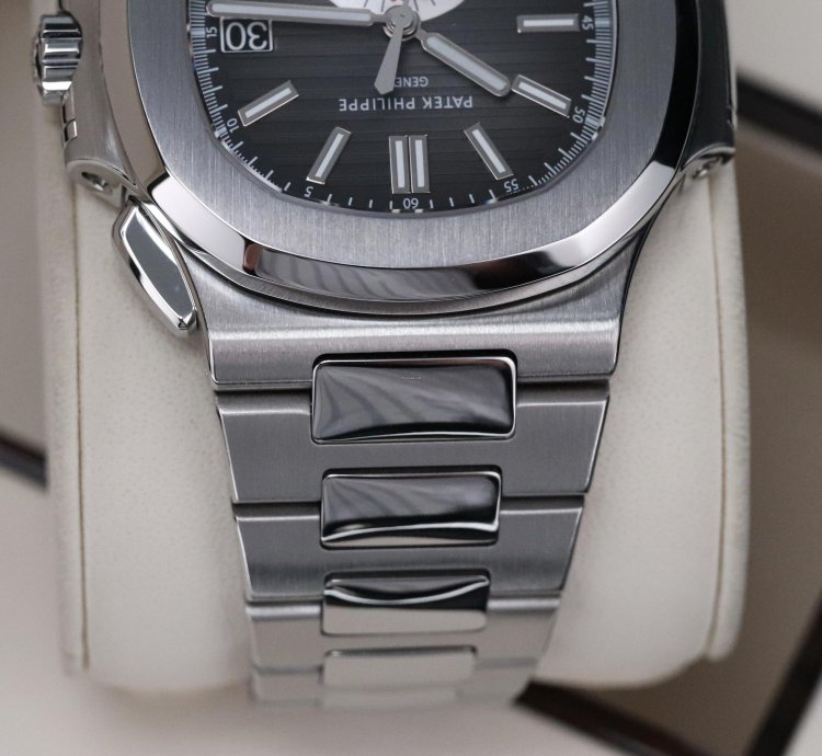 Patek Philippe Nautilus Serviced Complete Set Grey Dial Gradient 40 5mm Steel Bracelet Chronograph 5980
