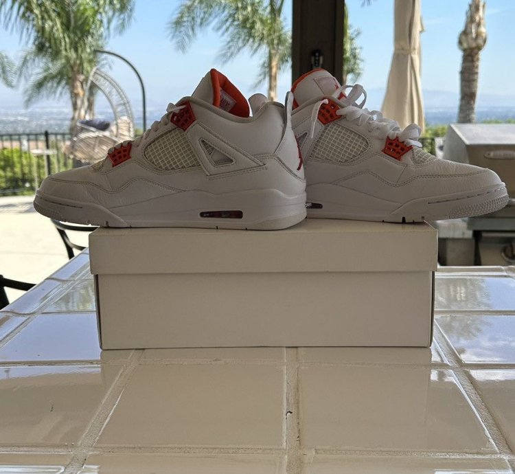Jordan 4 Orange Metallic