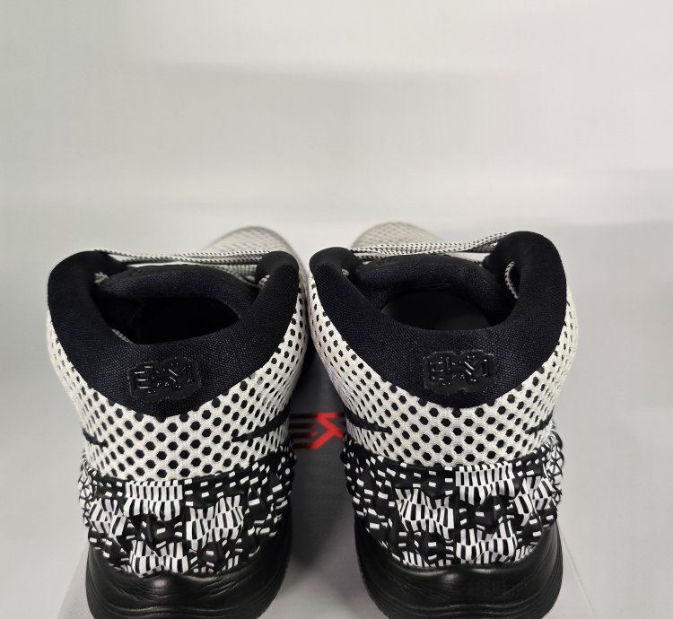 2015 Kyrie 1 Bhm