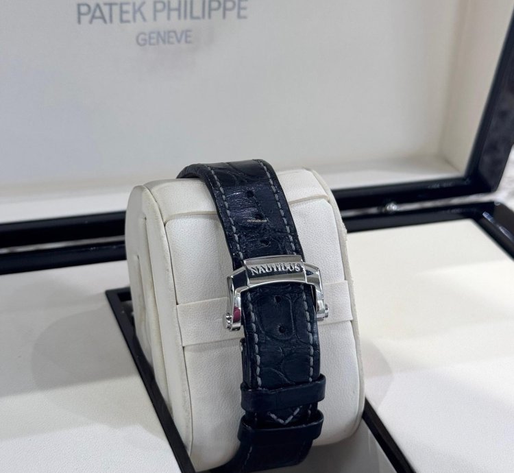 Patek Philippe Nautilus Stainless Steel 2023 Full Set