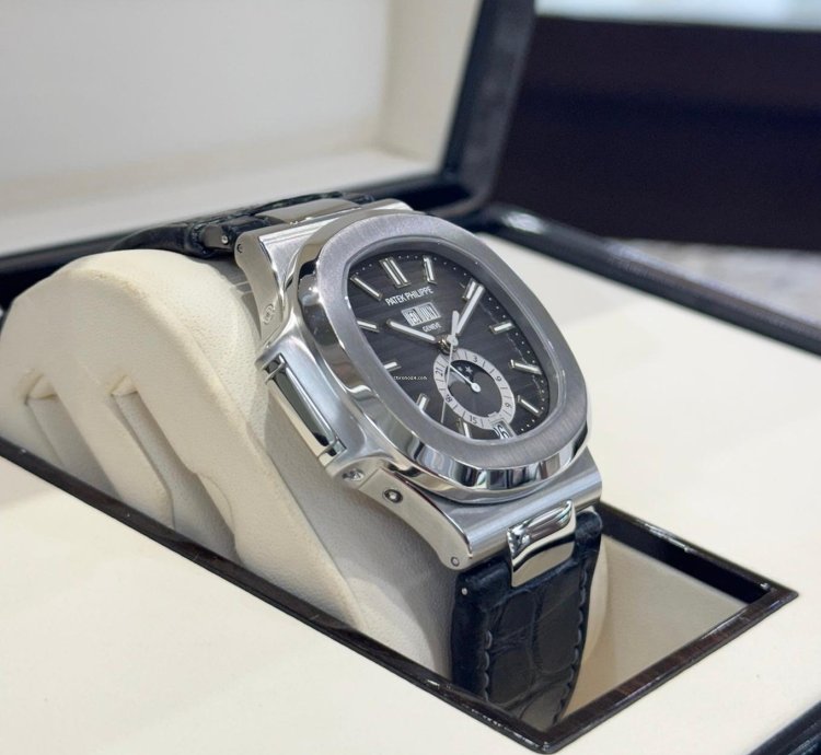 Patek Philippe Nautilus Stainless Steel 2023 Full Set