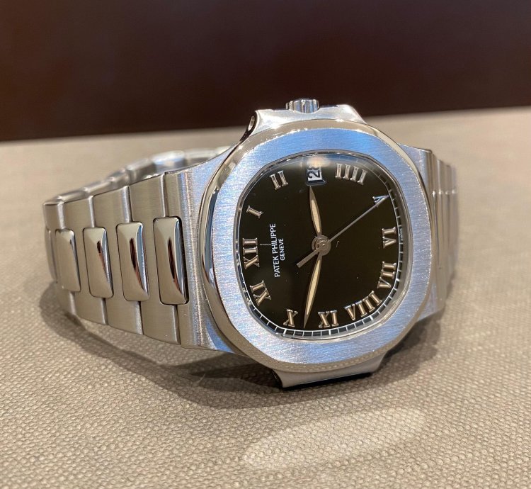 Patek Philippe Nautilus Stainless Steel 37mm Black Roman Numeral Dial Mint Condition 3800 1a-001