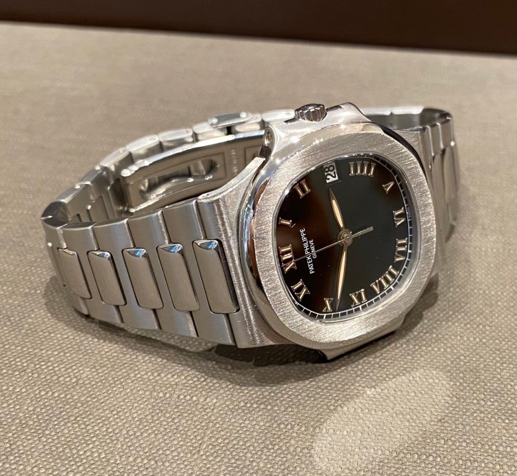 Patek Philippe Nautilus Stainless Steel 37mm Black Roman Numeral Dial Mint Condition 3800 1a-001