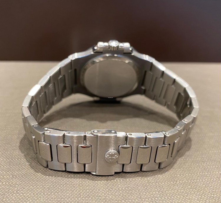 Patek Philippe Nautilus Stainless Steel 37mm Black Roman Numeral Dial Mint Condition 3800 1a-001
