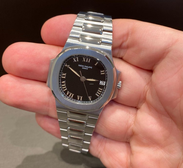Patek Philippe Nautilus Stainless Steel 37mm Black Roman Numeral Dial Mint Condition 3800 1a-001