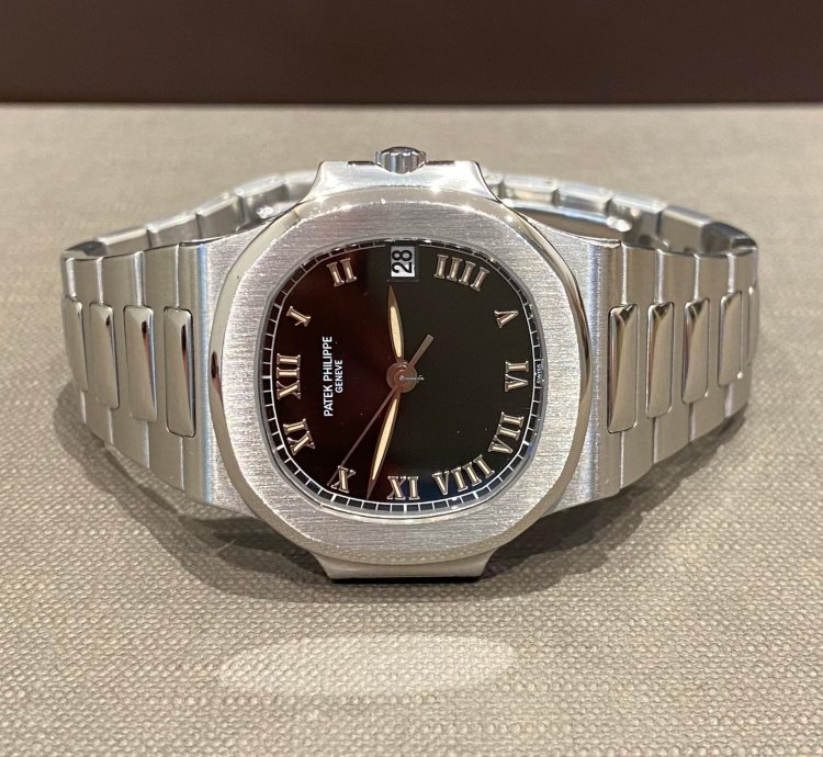 Patek Philippe Nautilus Stainless Steel 37mm Black Roman Numeral Dial Mint Condition 3800 1a-001