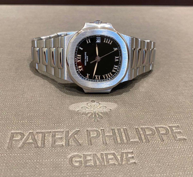 Patek Philippe Nautilus Stainless Steel 37mm Black Roman Numeral Dial Mint Condition 3800 1a-001