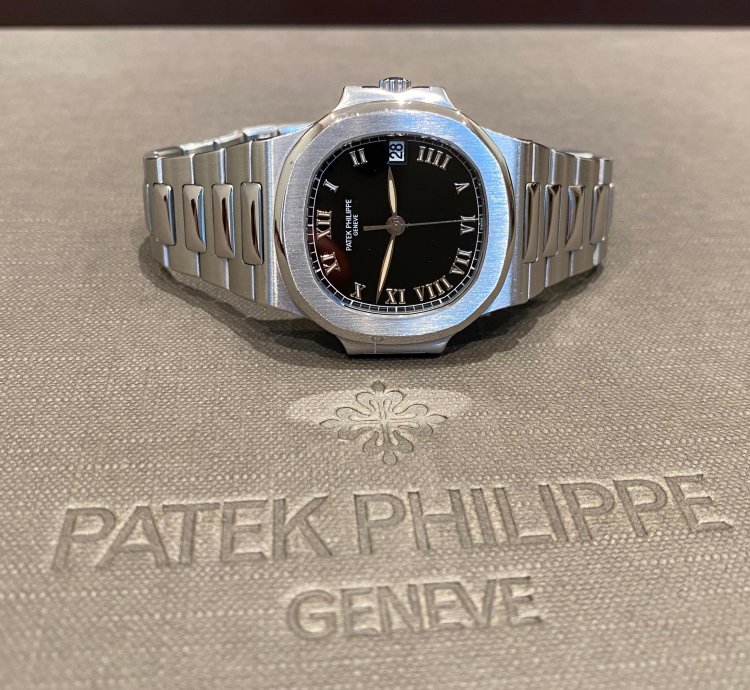 Patek Philippe Nautilus Stainless Steel 37mm Black Roman Numeral Dial Mint Condition 3800 1a-001