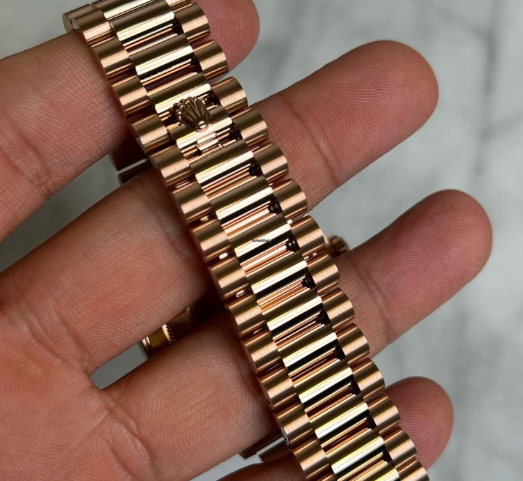 Rolex Day-date 40 Sundust Baguette Dial 18k Rose Gold