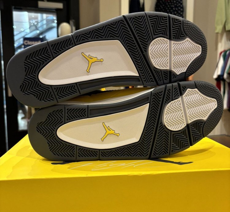 Jordan 4 Retro - Lightning