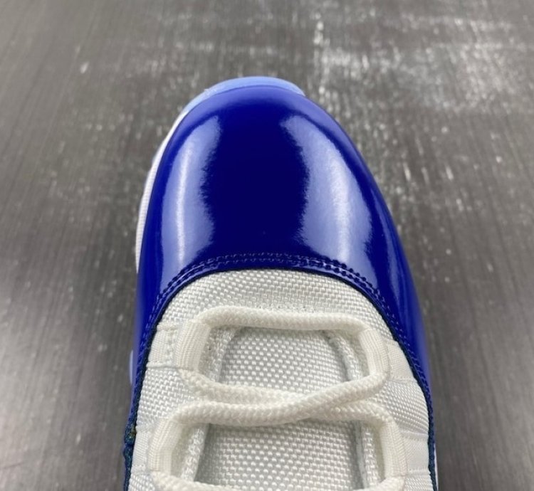Nike Air Jordan 11 Retro High Wmns barons Blue Sneakers
