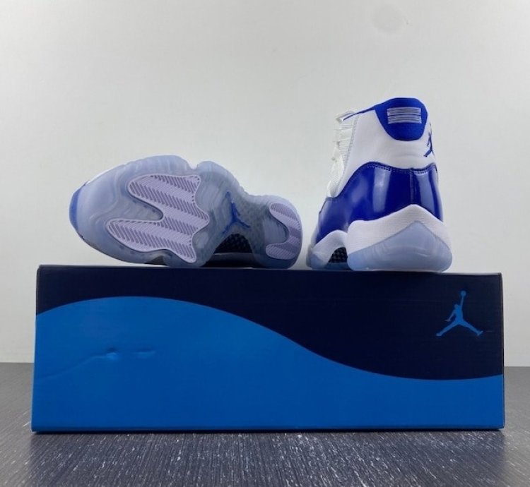 Nike Air Jordan 11 Retro High Wmns barons Blue Sneakers