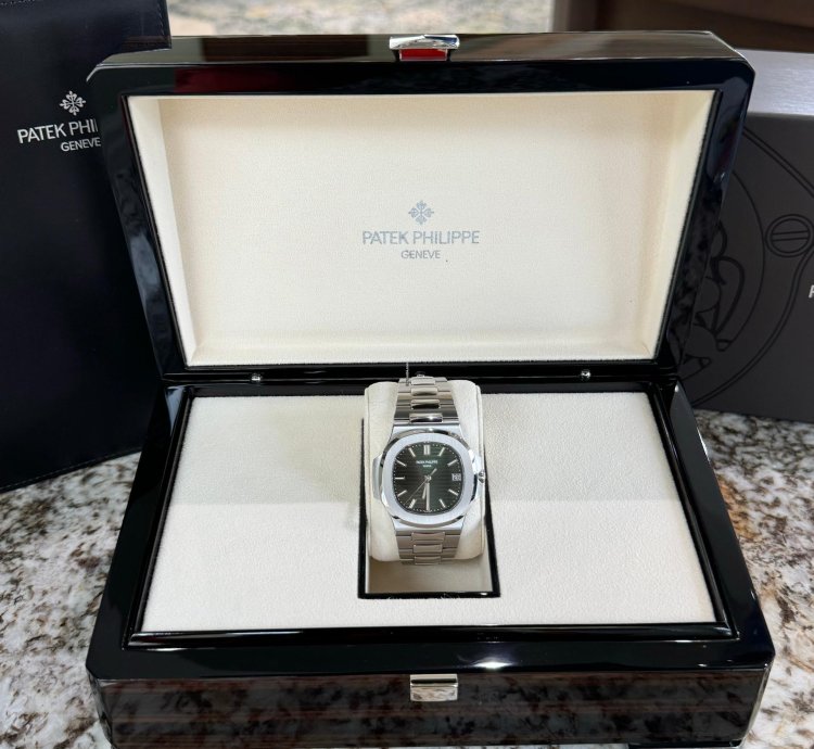 Patek Philippe Nautilus Stainless Steel Green Dial 2021
