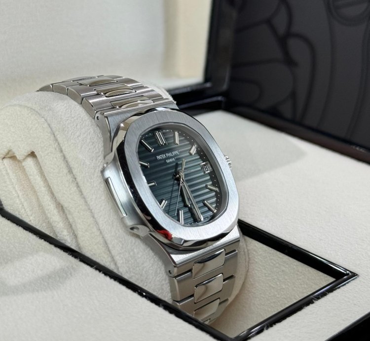 Patek Philippe Nautilus Stainless Steel Green Dial 2021