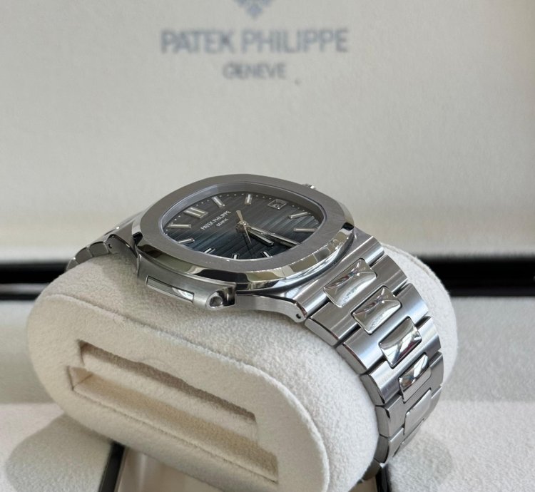 Patek Philippe Nautilus Stainless Steel Green Dial 2021
