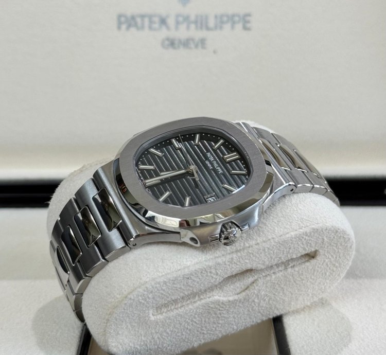 Patek Philippe Nautilus Stainless Steel Green Dial 2021