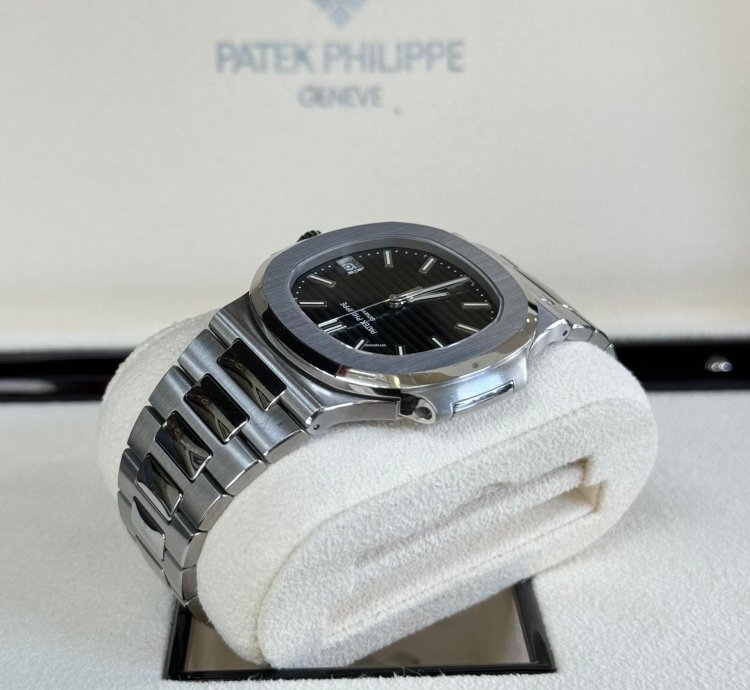 Patek Philippe Nautilus Stainless Steel Green Dial 2021