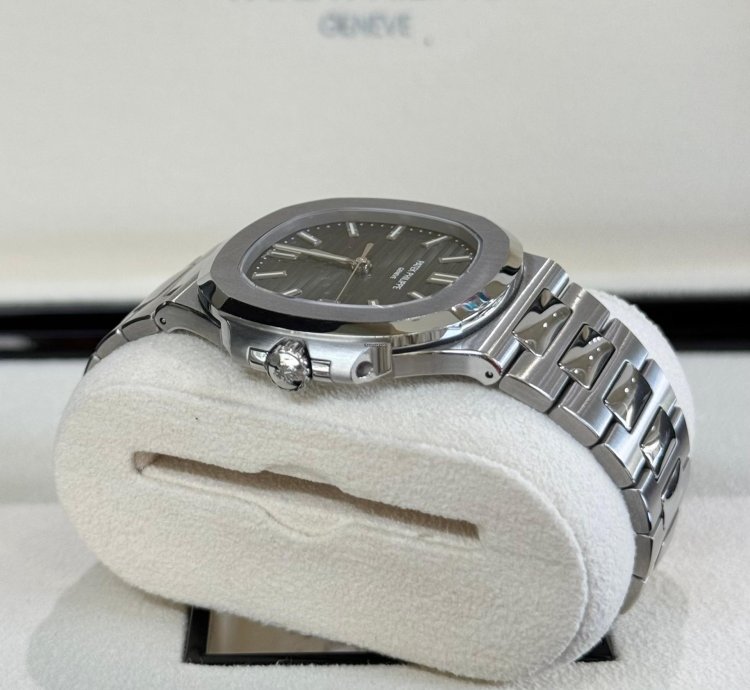 Patek Philippe Nautilus Stainless Steel Green Dial 2021