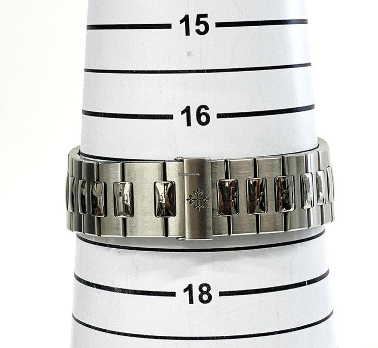 Patek Philippe Nautilus Steel Blue Dial 5712 1a-001 Full Set Watch 2008