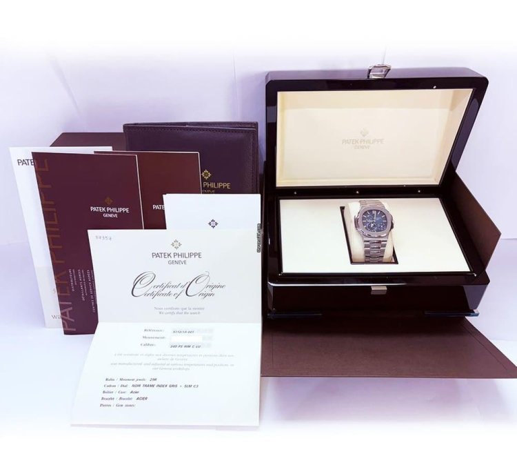 Patek Philippe Nautilus Steel Blue Dial 5712 1a-001 Full Set Watch 2008
