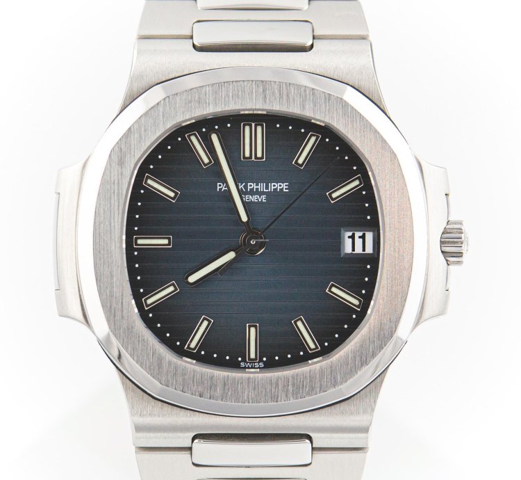 Patek Philippe Nautilus Steel Blue Dial 5800 1a-001 Full Set