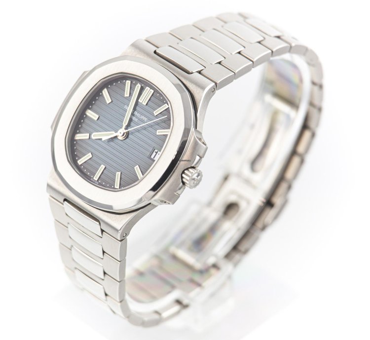 Patek Philippe Nautilus Steel Blue Dial 5800 1a-001 Full Set