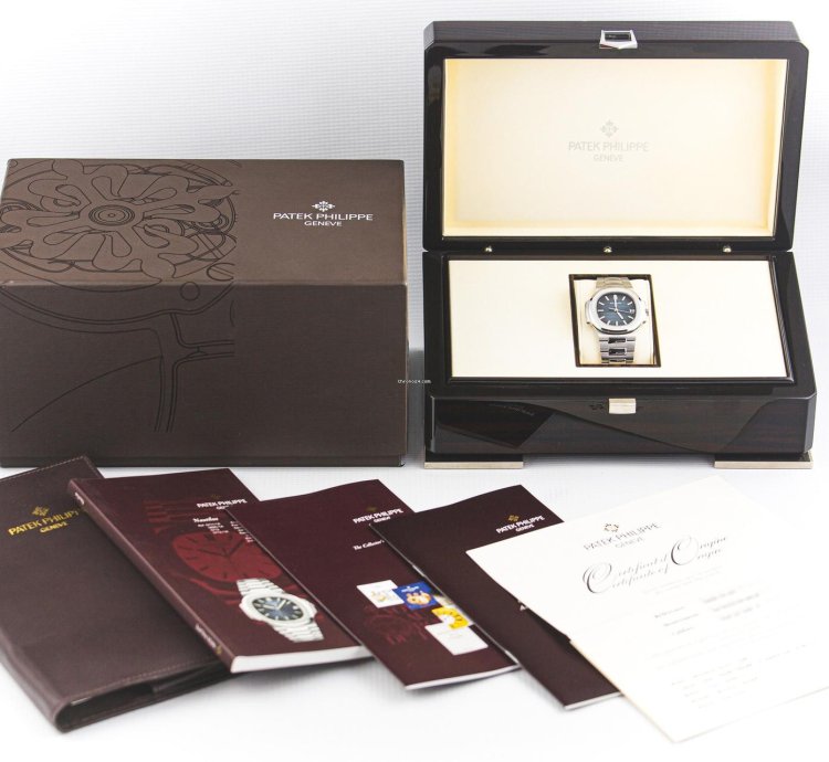 Patek Philippe Nautilus Steel Blue Dial 5800 1a-001 Full Set