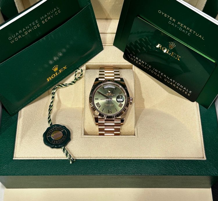 Rolex Day-date 40 Unworn 2024 Rose Gold Olive Green Roman Dial 228235