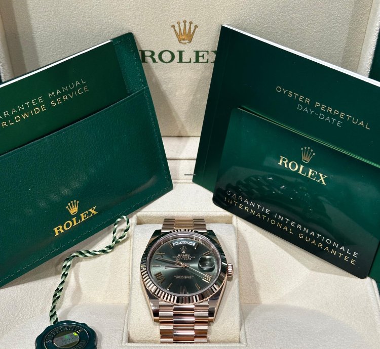 Rolex Day-date 40 Unworn 2024 Rose Gold Olive Green Roman Dial 228235