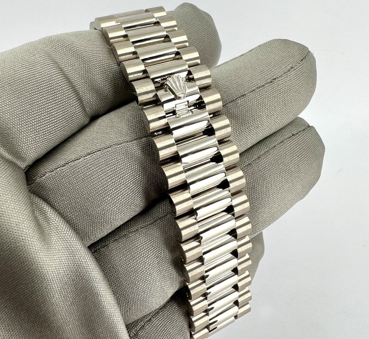 Rolex Day-date 40 Unworn 2025 Day-date 40 Blue Roman Numerals 228239-0007 Complete