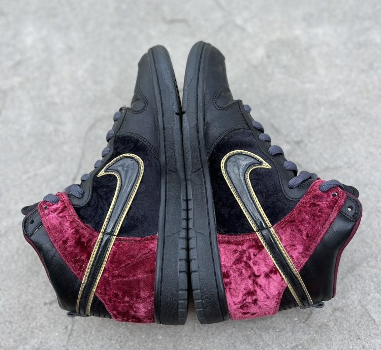 Nike Sb Dunk High Bloody Sunday