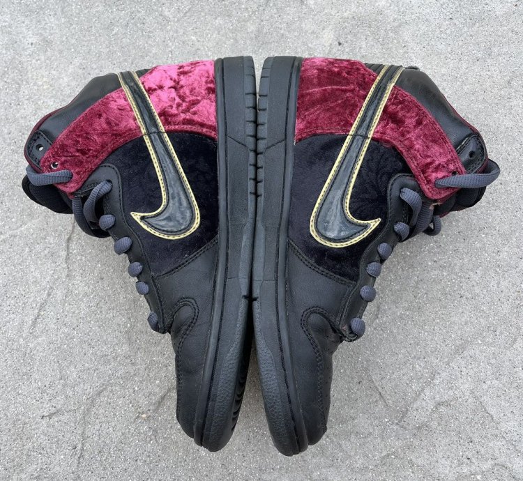 Nike Sb Dunk High Bloody Sunday