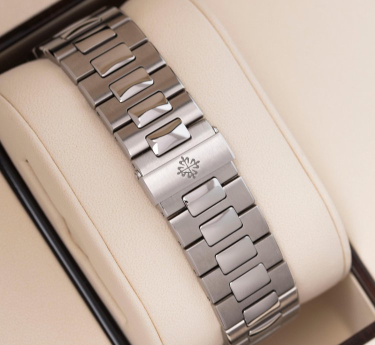 Patek Philippe Nautilus Travel Time