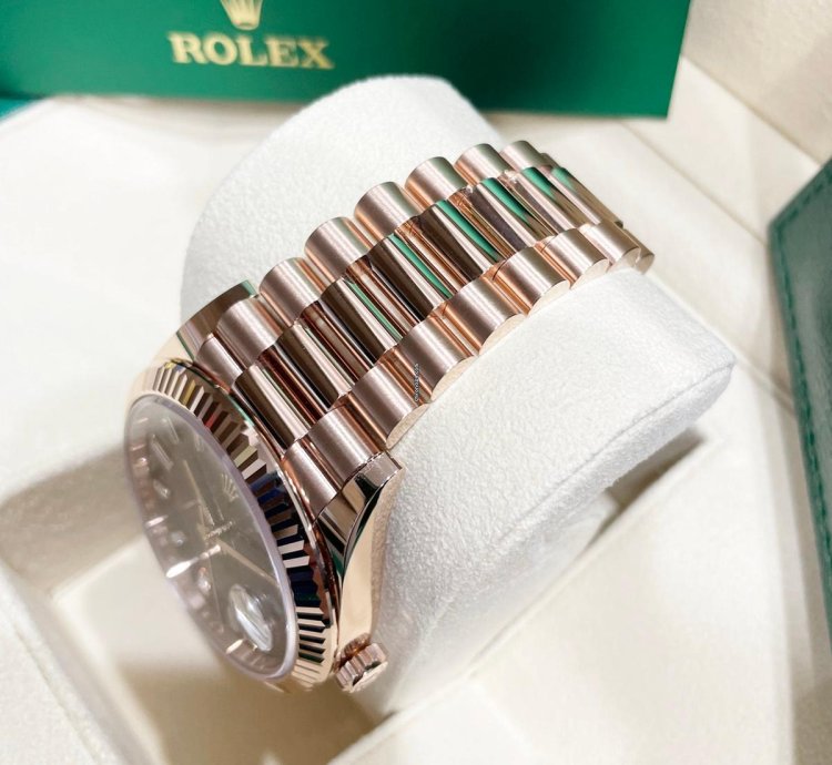 Rolex Day-date 40 Unworn Day-date 40mm 228235 Rose Gold Chocolate Baguette Diamond Dial President