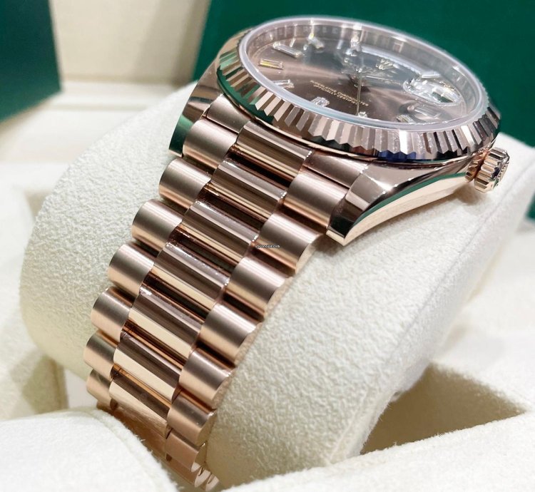 Rolex Day-date 40 Unworn Day-date 40mm 228235 Rose Gold Chocolate Baguette Diamond Dial President