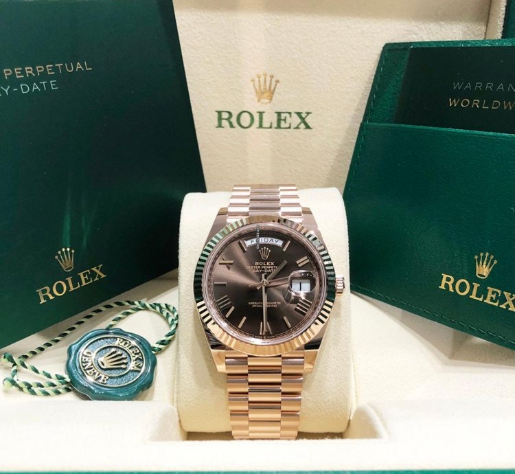 Rolex Day-date 40 Unworn Day-date 40mm 228235 Rose Gold Fluted Bezel Chocolate Roman Dial President