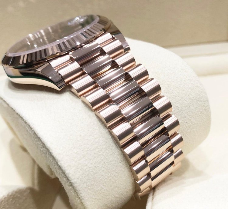 Rolex Day-date 40 Unworn Day-date 40mm 228235 Rose Gold Fluted Bezel Chocolate Roman Dial President