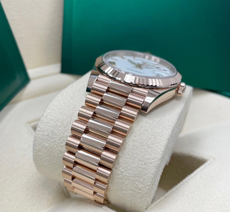 Rolex Day-date 40 Unworn Day-date 40mm 228235 Rose Gold Fluted White Roman Dial Presidential Bracelet