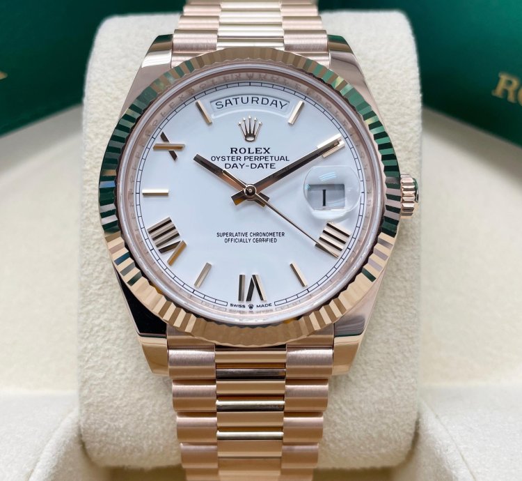 Rolex Day-date 40 Unworn Day-date 40mm 228235 Rose Gold Fluted White Roman Dial Presidential Bracelet