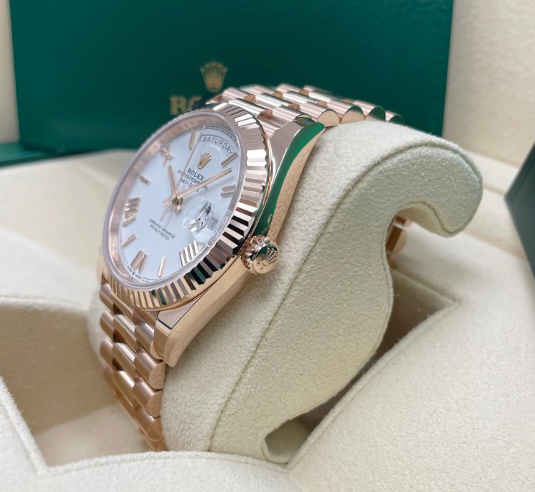Rolex Day-date 40 Unworn Day-date 40mm 228235 Rose Gold Fluted White Roman Dial Presidential Bracelet
