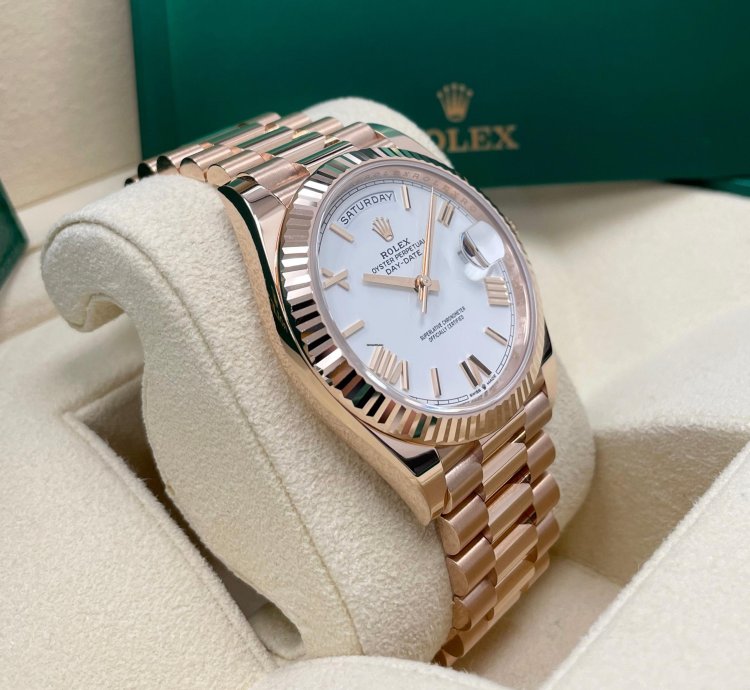 Rolex Day-date 40 Unworn Day-date 40mm 228235 Rose Gold Fluted White Roman Dial Presidential Bracelet