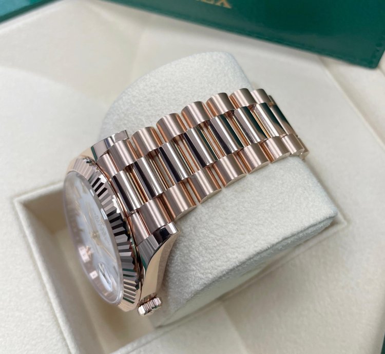 Rolex Day-date 40 Unworn Day-date 40mm 228235 Rose Gold Fluted White Roman Dial Presidential Bracelet